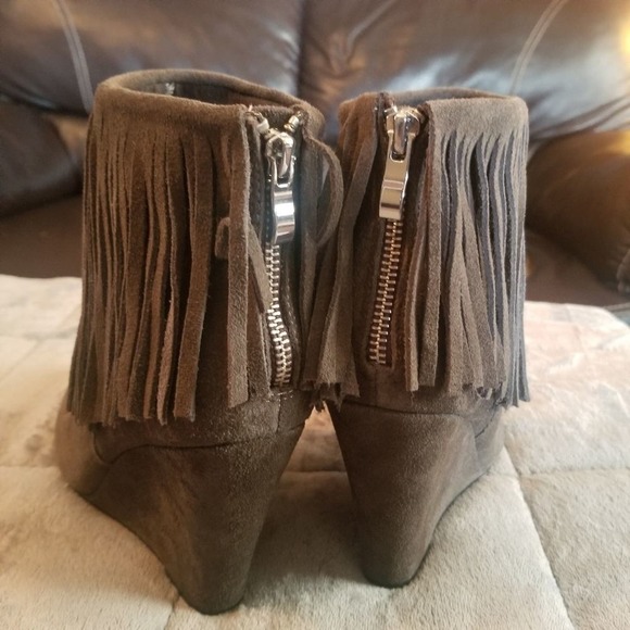 Chinese Laundry Women's Arctic Suede Booties; New without tags - Picture 3 of 4